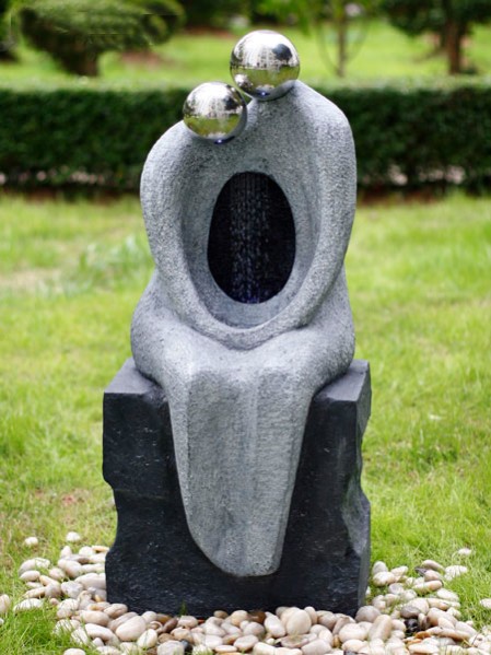Fontana effetto granito "Coppia seduti su sedile di pietra nero sotto la pioggia" con luci